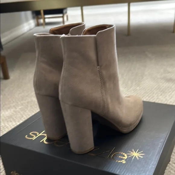 Lauren Conrad Booties - Taupe Suede Ankle Boots - Size 7 - Picture 9 of 9